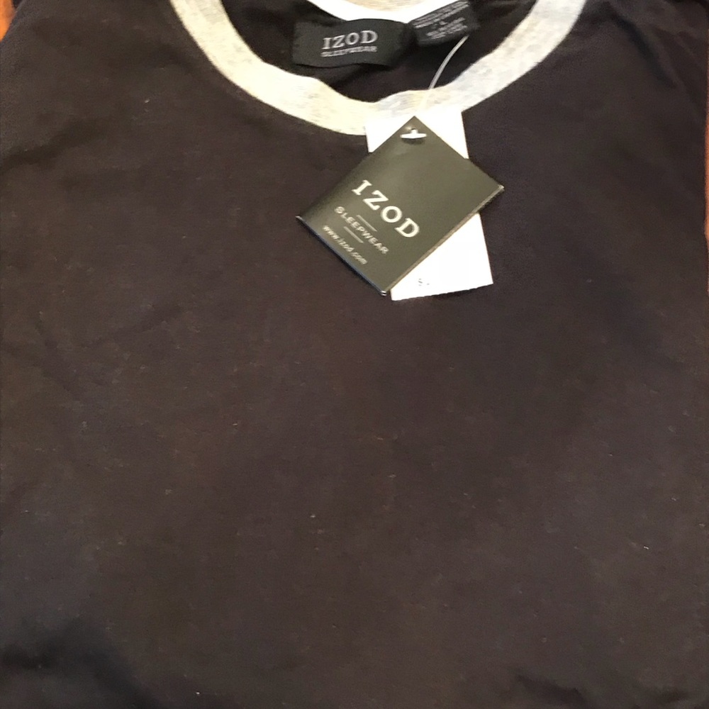 Soft and comfortable Men’s Izod sleep tee - Picture 3 of 5